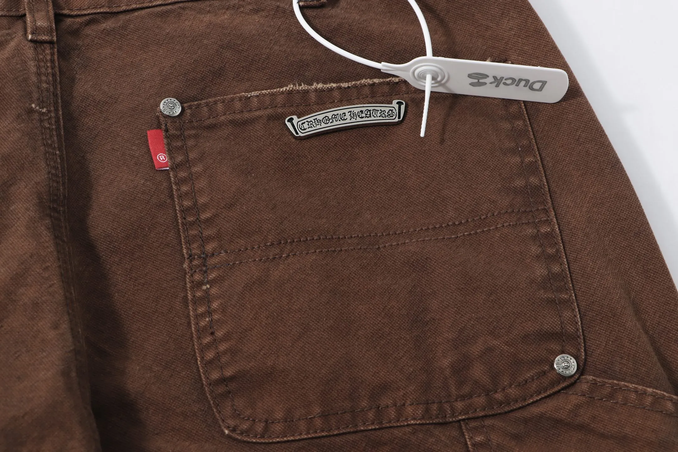 P290 Style No.: H92 Croxin & 𝐂𝐡𝐫𝐨𝐦𝐞 𝐇𝐞𝐚𝐫𝐭 Pingtai SS25 Colorful Large Leather Denim Logging Pants. Styles with different washed textures are very friendly to people with thin legs. The slightly flared version perfectly modifies the leg shape. The timeless and moderate length makes it easy to match and match. It is the basis for various styles and is a must-have in your wardrobe! The fabric is stiff but also makes the upper body soft without losing texture. The washing process is even more perfect. It is a must-have item for everyone! ! !  Color: primary color Size: 28-30-32-34-36